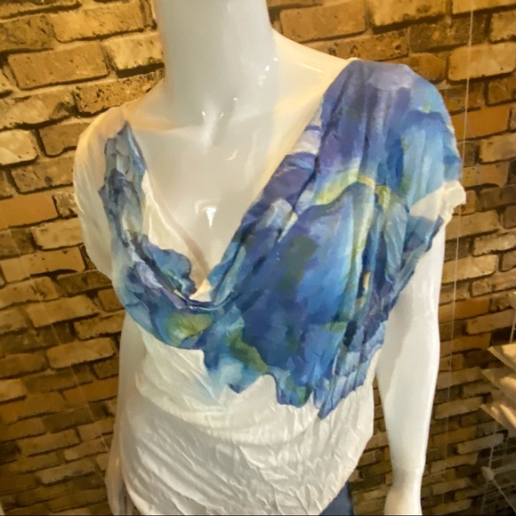 Size XL Guess Scoop neck tee - Picture 2 of 3